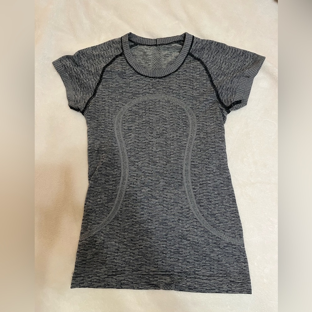 Lululemon swiftly tech short sleeve